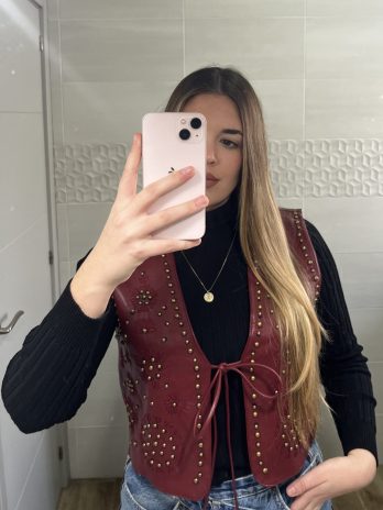 Chaleco piel tachuelas