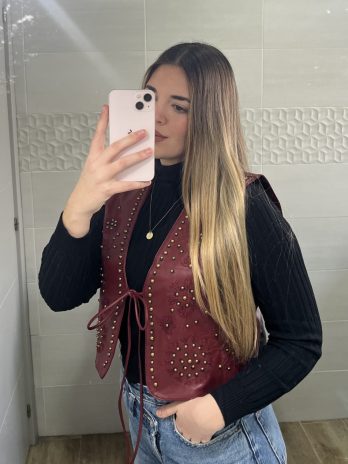 Chaleco piel tachuelas